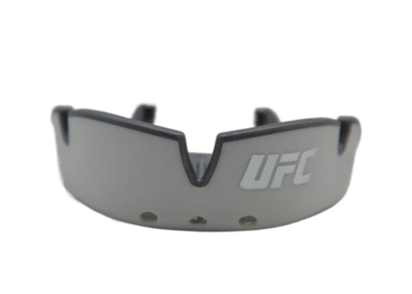 Капа OPRO Silver UFC доросла (вік 11+) White/Silver (ufc.102514003)