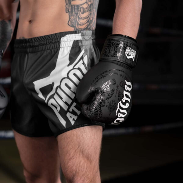 Боксерські рукавиці Phantom Muay Thai Black 16 унцій (бинти в подарунок)