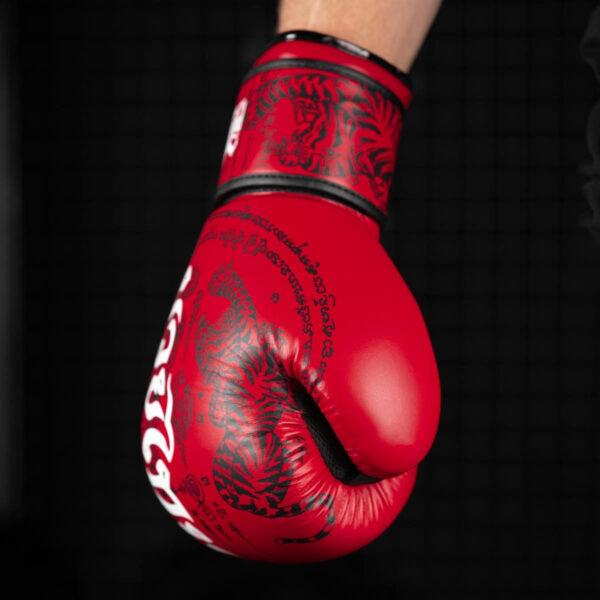 Боксерські рукавиці Phantom Muay Thai Red 10 унцій (бинти в подарунок)