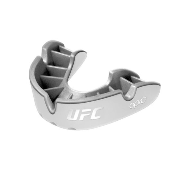 Капа OPRO Silver UFC дитяча (вік до 10) White/Silver (ufc.102515003)